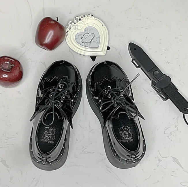 patent leather black