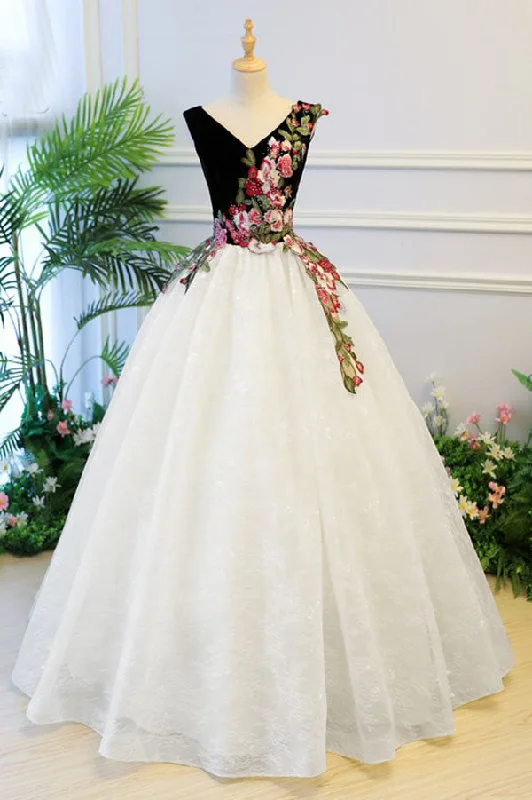 Limited Availability Elegant V-Neck Sleeveless Embroidered Lace Up Evening Gown Long Prom Dresses