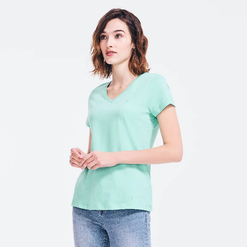 Can't Miss Nautica Womens Solid V-Neck T-Shirt